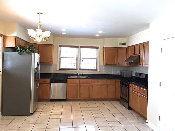 3rd image of 1551 California Ave
