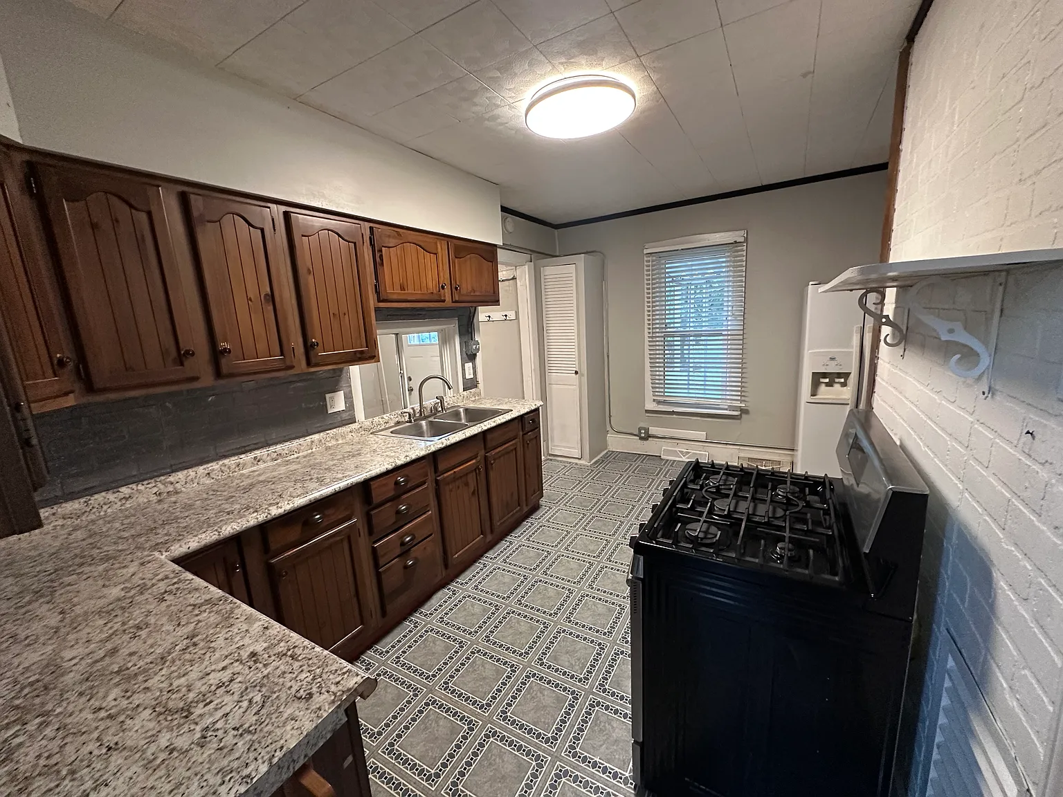 3 bed, 1008 sqft, $1,400 — Photo 4
