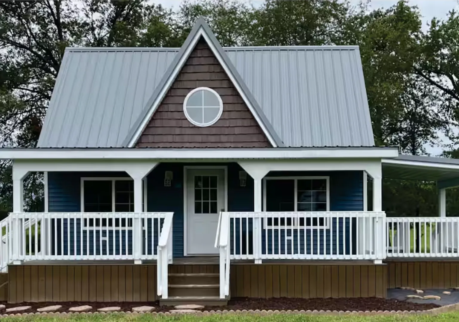 Historic 1-Bedroom, 1-Bathroom Home Fully Remodeled — Photo 1