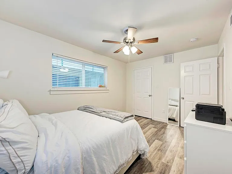 2207 Leon St #103 — Photo 13