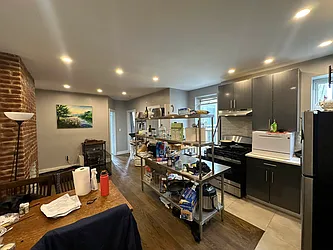 Rented by R New York