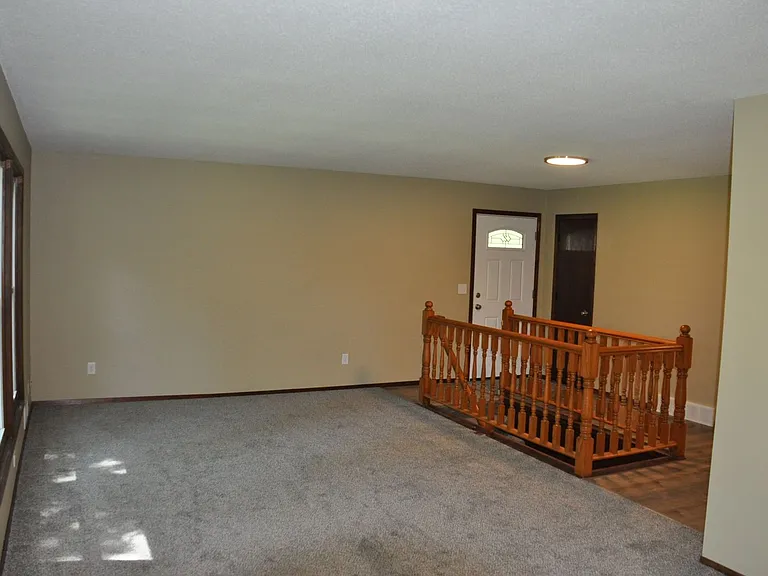 1620 Olive Ln N — Photo 5