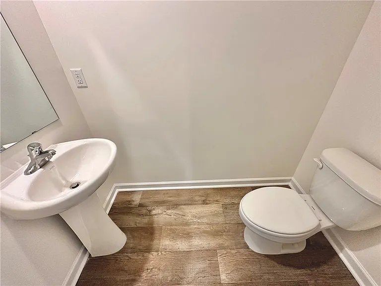 467 Seaborn Cir — Photo 4