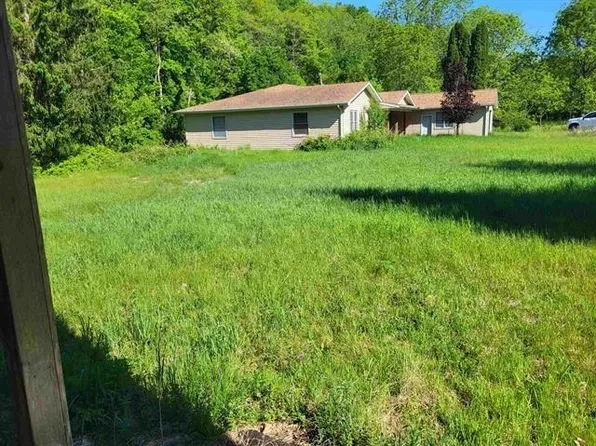 4292 N Council Hill Rd, Galena, IL 61036
