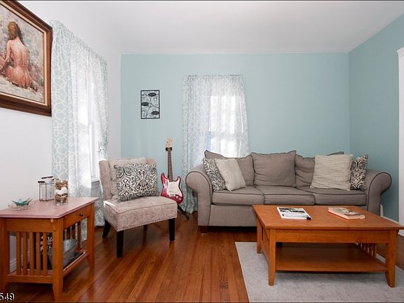 4th image of 64 Woodside Ave