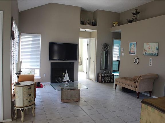 4th image of 7918 Clairemont Ave
