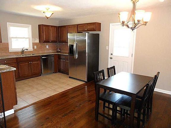 2nd image of 3608 Lakeshore Dr