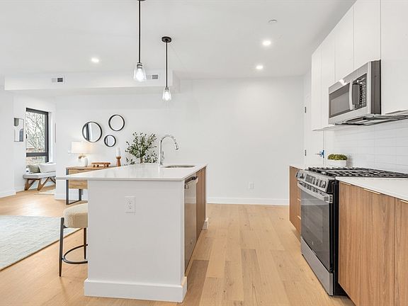 3rd image of 3992 Washington St #303