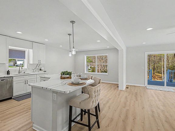 4th image of 4011 Ridge Ave