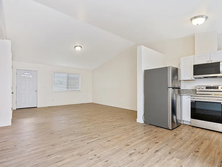 819 W Galloway Ave — Photo 2