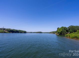 713 Island Point Rd, Mount Holly, NC 28120