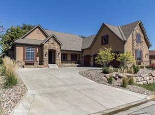 5745 Fairway Dr, West Des Moines, IA 50266