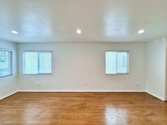 4th image of 13512 Penn St