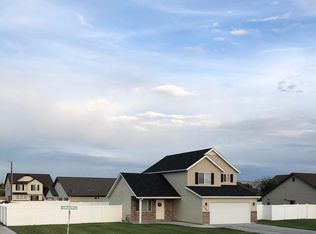 1366 N Hammerstone Dr, Idaho Falls, ID 83401
