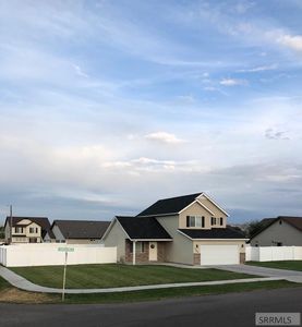 1366 N Hammerstone Dr, Idaho Falls, ID, 83401