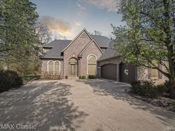 3292 Timberlake Dr, Commerce Township, MI 48390