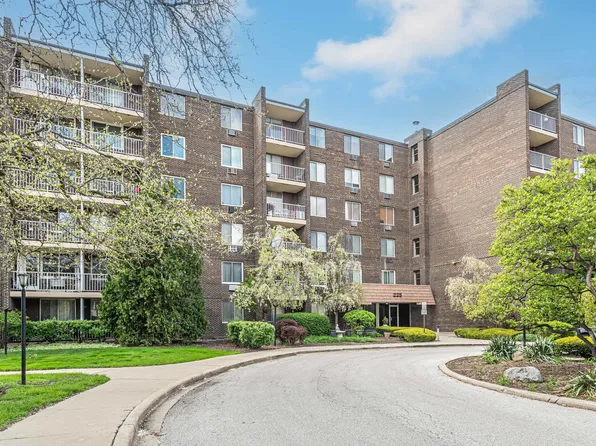 225 S Rohlwing Rd Unit 301, Palatine, IL 60074