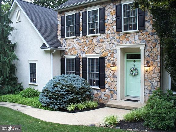 2nd image of 2115 Kings Way