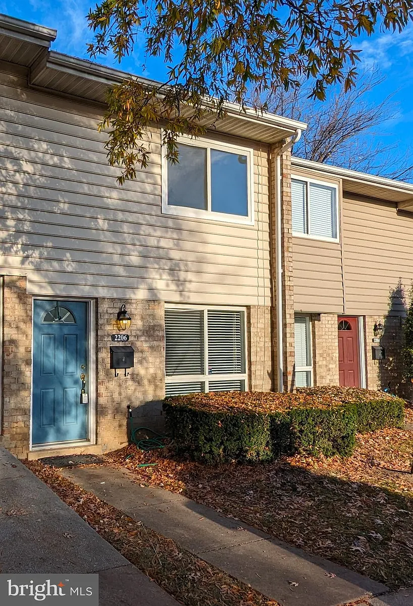 Building Photo - 2206 Gingell Pl