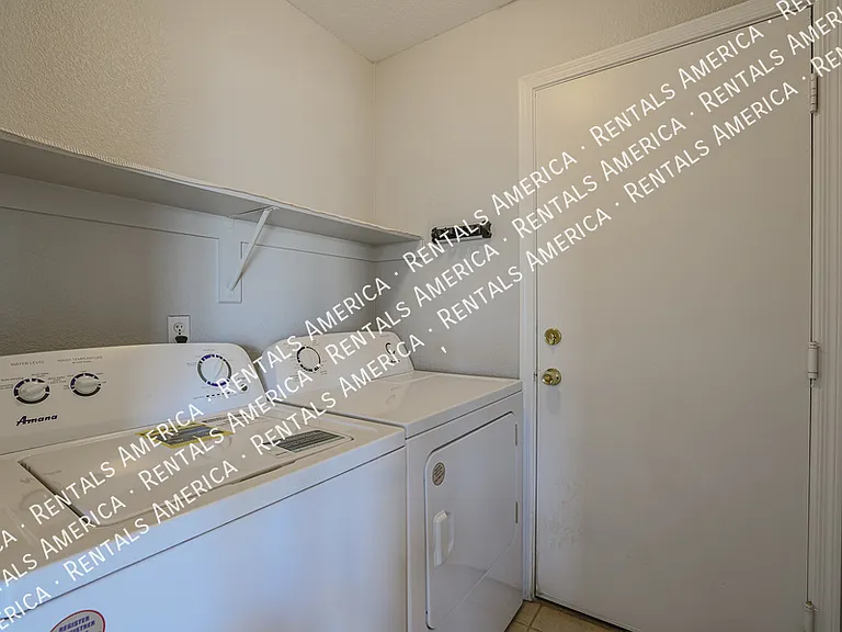 1324 S Mosley Ct — Photo 15