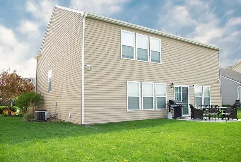 452 Plainville Dr — Photo 4