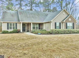 6 Saint Charles Pl, Grantville, GA 30220