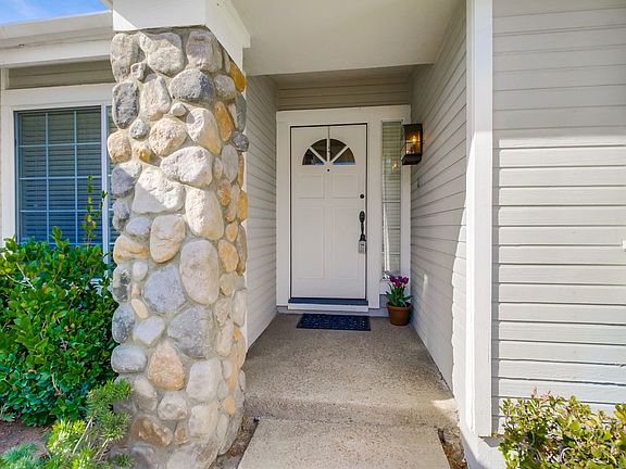 3rd image of 12118 Middlebrook Sq