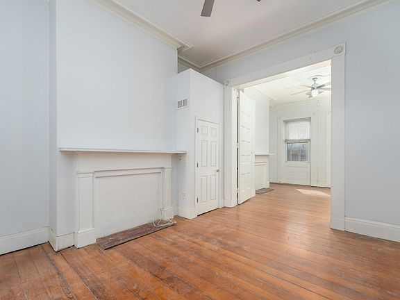 3rd image of 908 Fawn St Floor 1