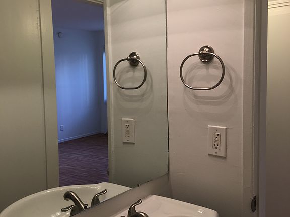 5th image of 13952 Moorpark St APT 1