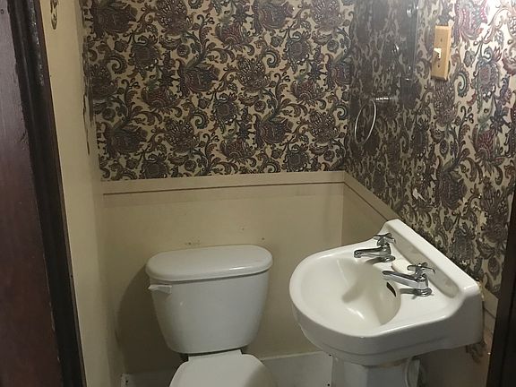 5th image of 1136 E Ewing Ave