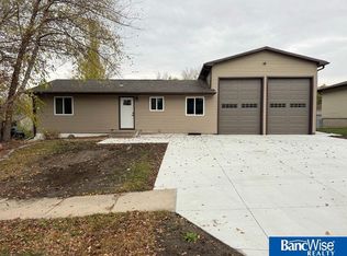 9541 Burton St, Lincoln, NE 68526