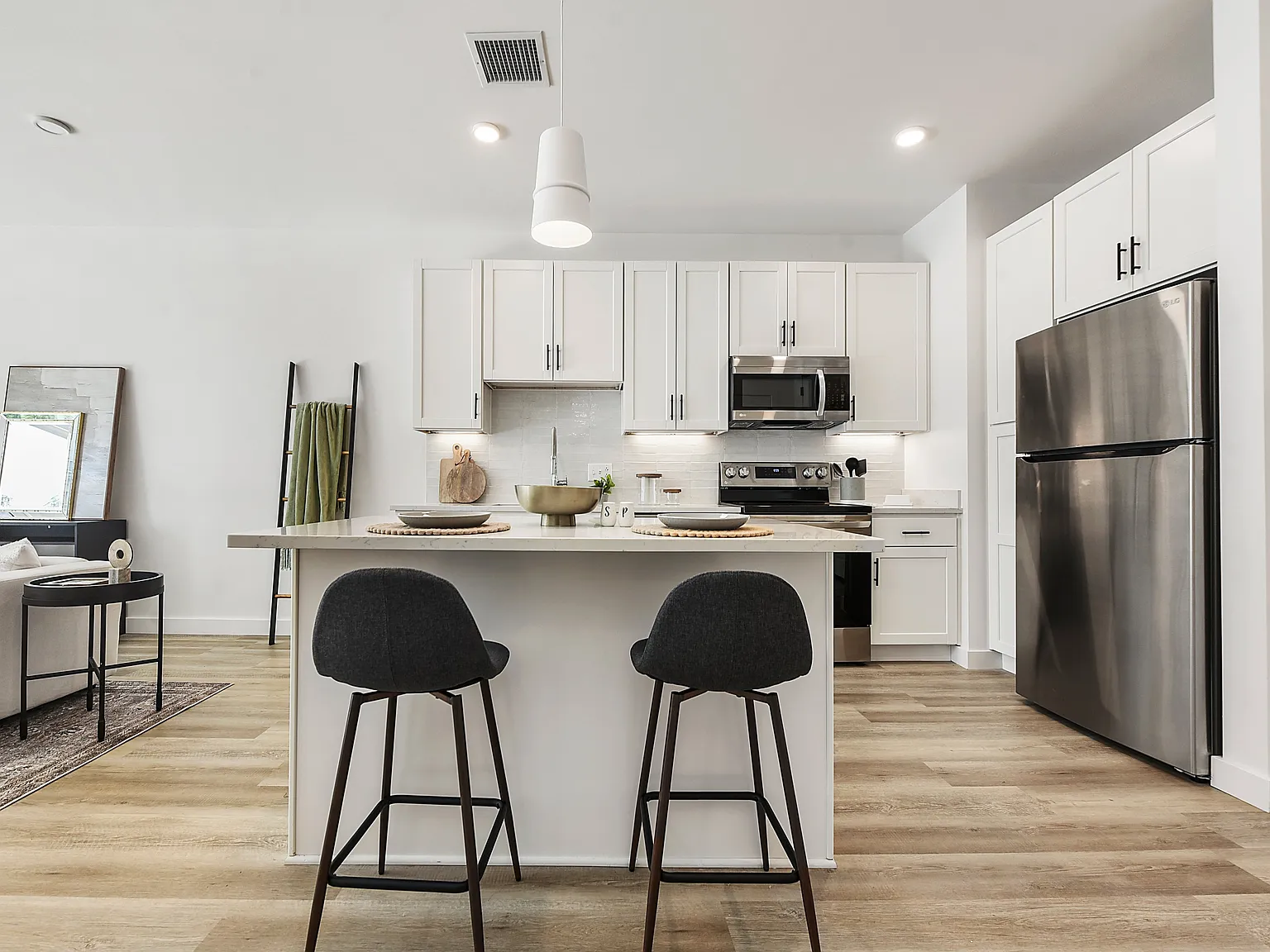 North Shore Flats — Photo 1