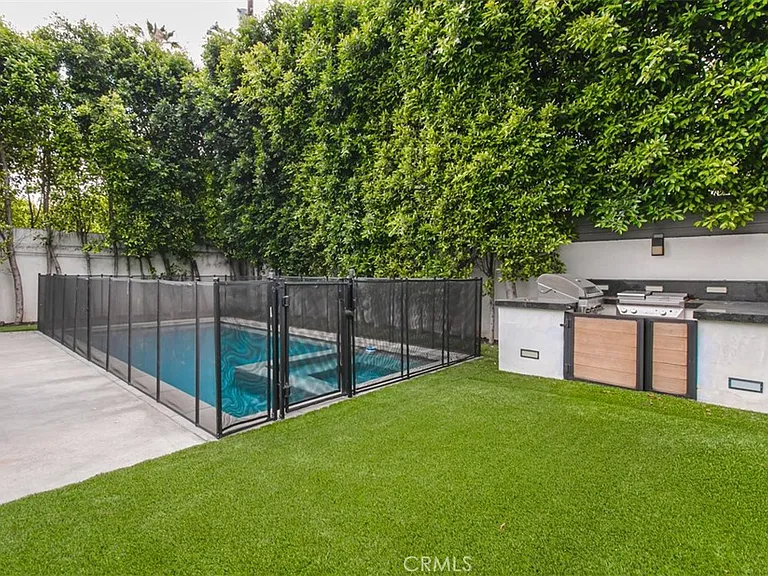 5017 Hesperia Ave — Photo 6