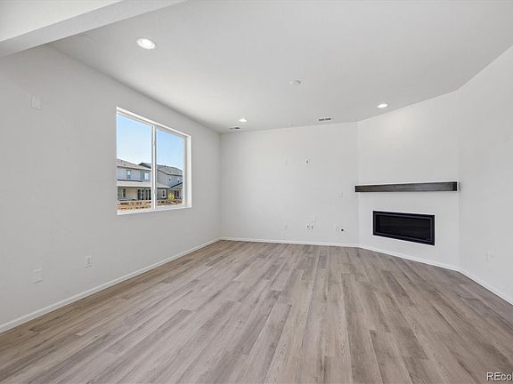 5th image of 989 Sandhills Street