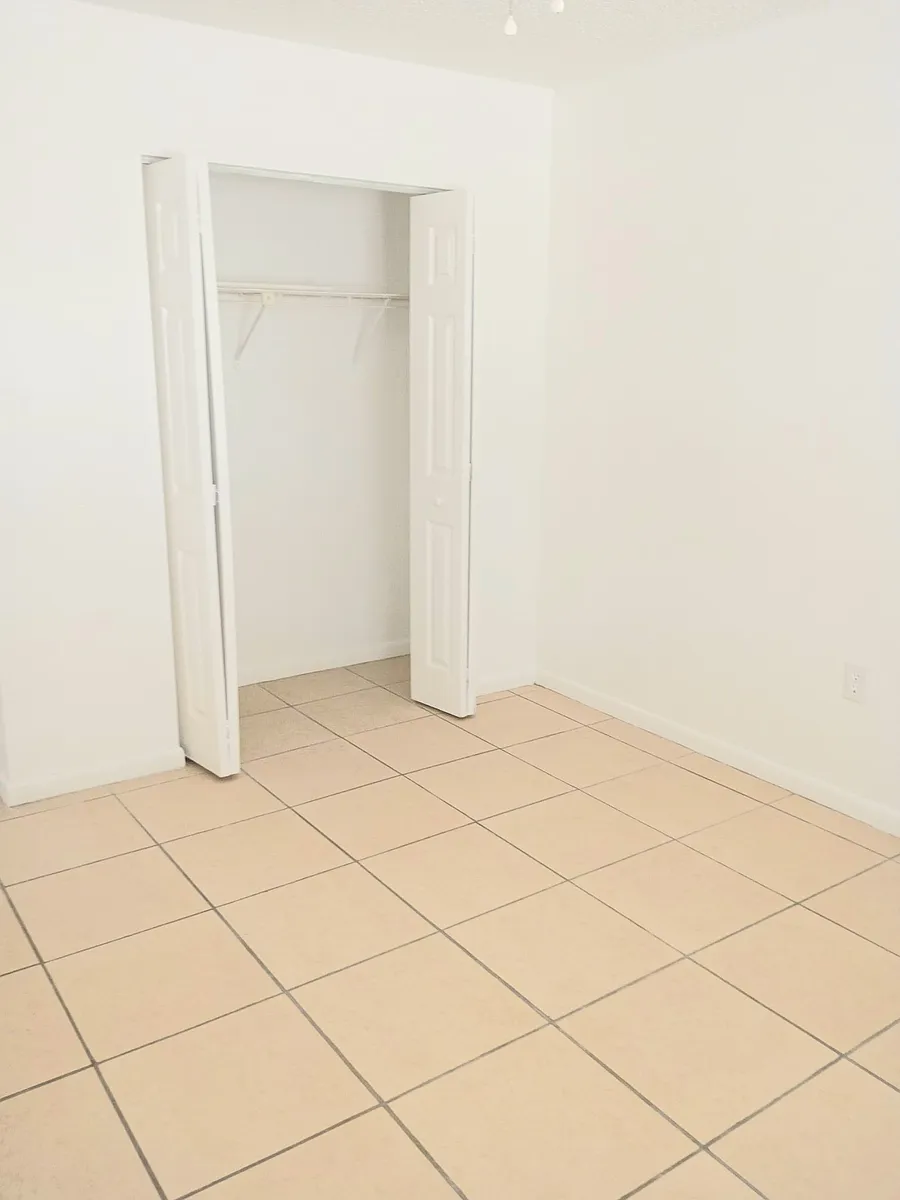 Building Photo - 325 Bridgers Ave #B