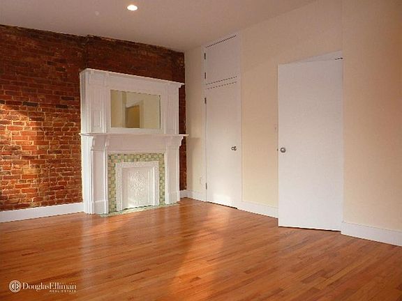 3rd image of 376 Park Pl APT 3