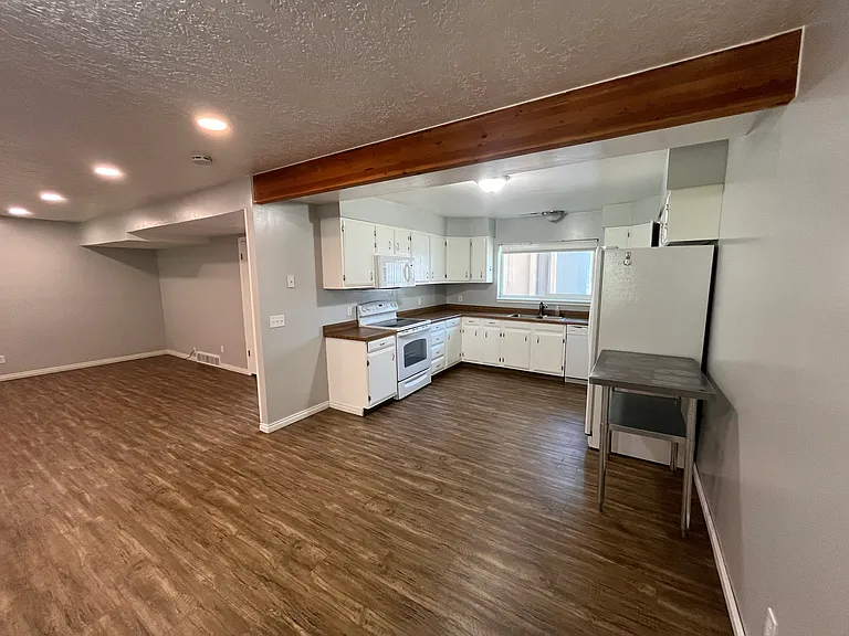 7443 S Creek Rd — Photo 8