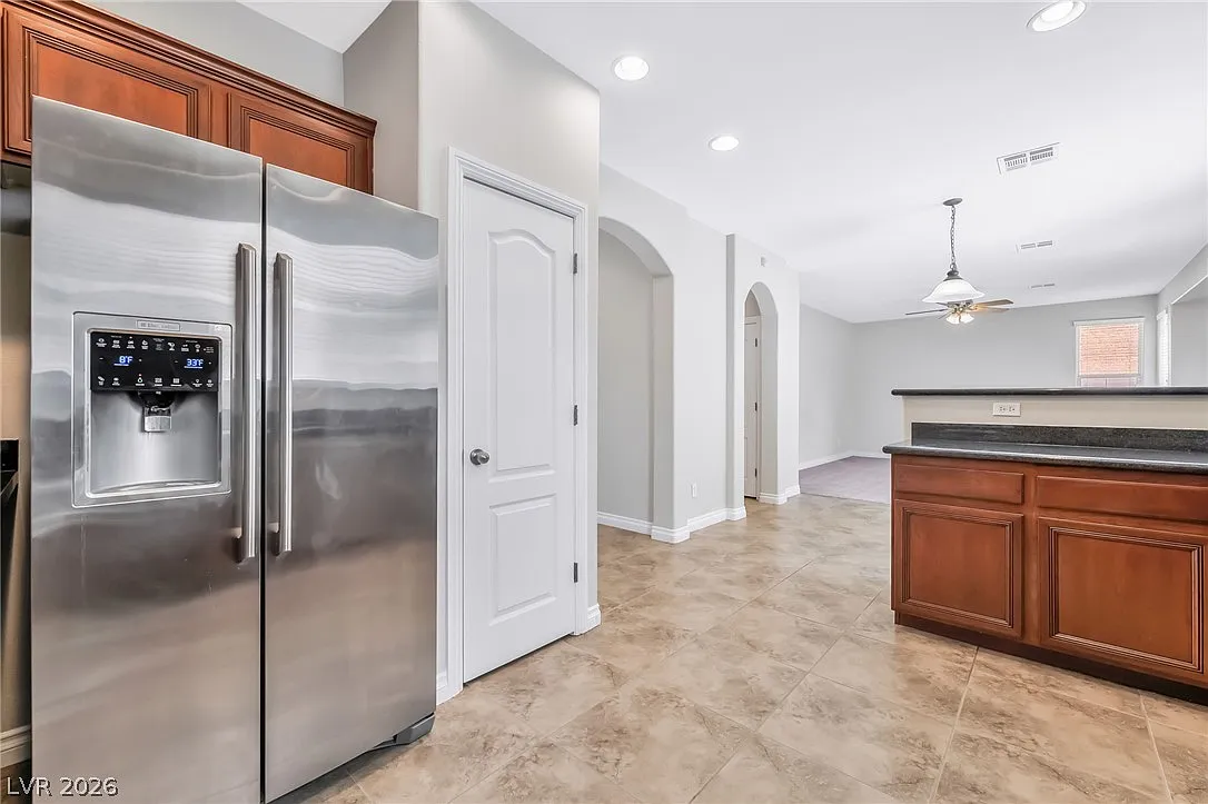 3 bed, 2.5 bath, 2233 sqft, $2,295 — Photo 4
