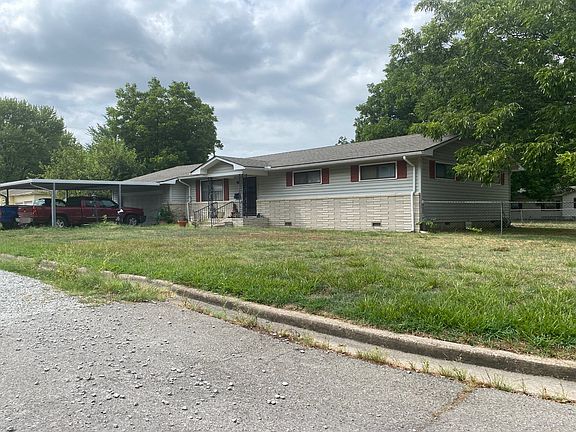 2nd image of 502 20th Ave NW