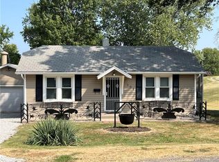 108 Duck Rd, Grandview, MO 64030