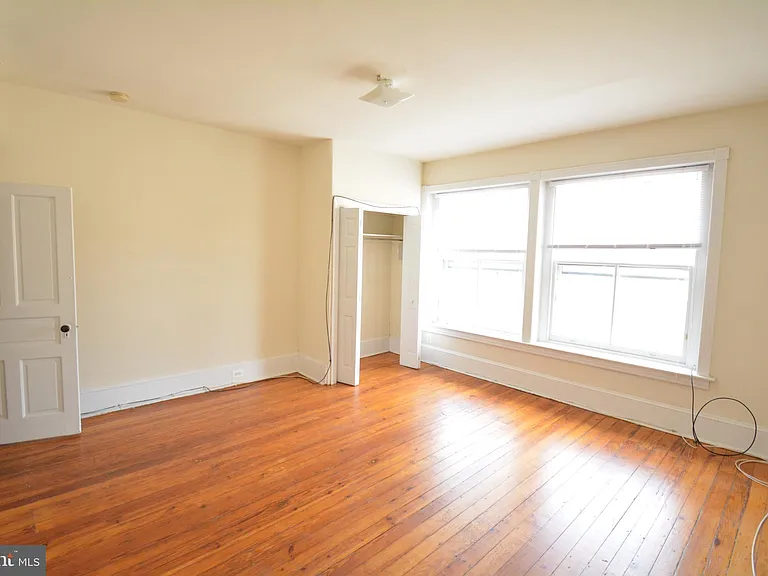 444 W Queen Ln #2 — Photo 2