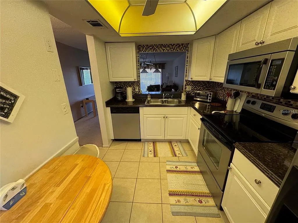 2 bed, 2.0 bath, 1064 sqft, $3,700 — Photo 3