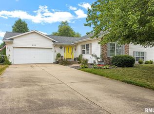 805 Sunburst Ln, Washington, IL