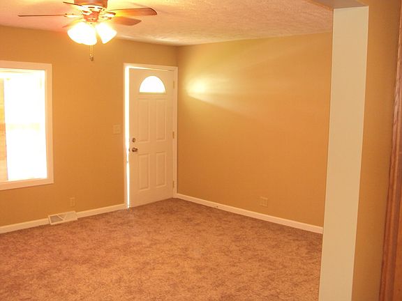 3rd image of 404 S Carbon St