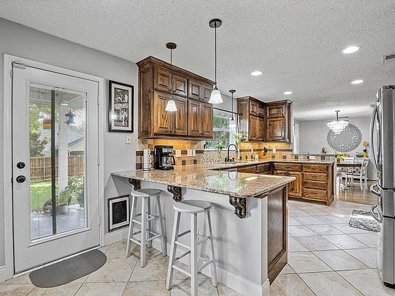 5th image of 7404 Vista Valley Ln