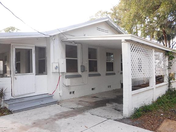 3rd image of 5 Stuart Dr