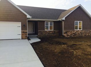 517 Orchard Ave, Chatham, IL 62629
