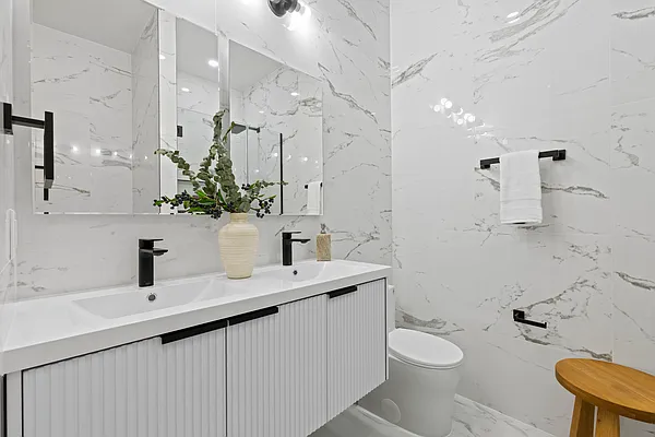 Bathroom, photo 1