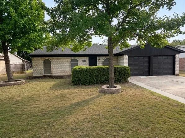 507 S Walnut Creek Dr, Mansfield, TX 76063