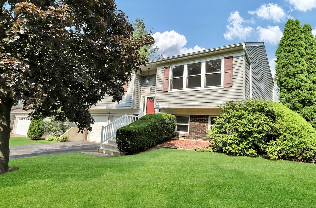 511 N Braintree Dr — Photo 3